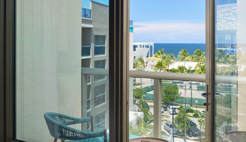 Tru By Hilton Pompano Beach Pier Exterior photo