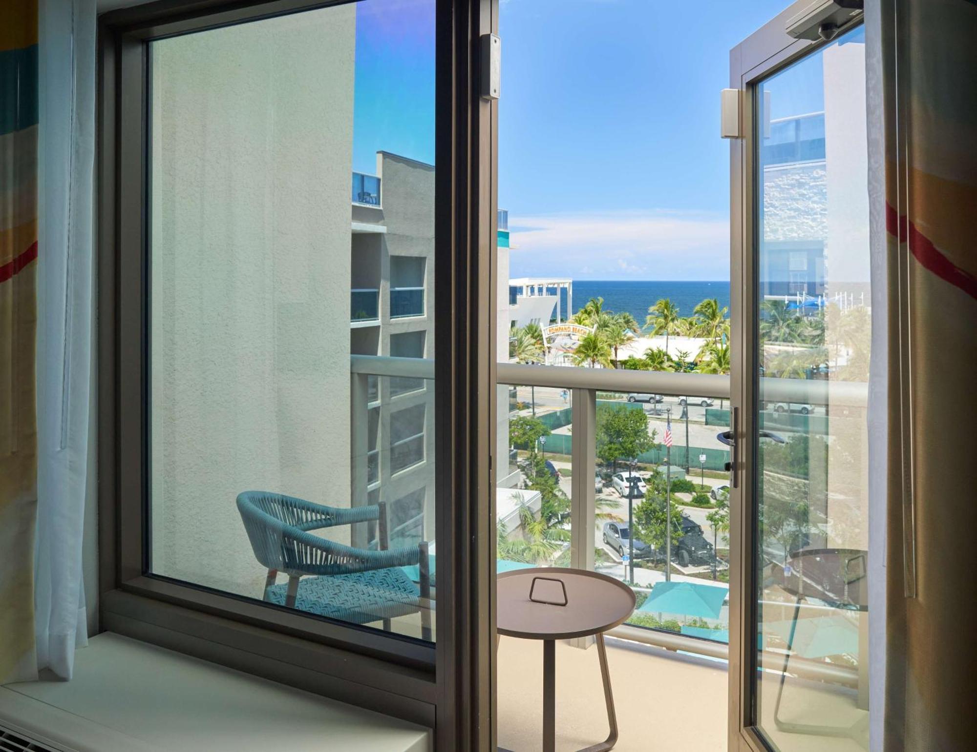 Tru By Hilton Pompano Beach Pier Exterior photo
