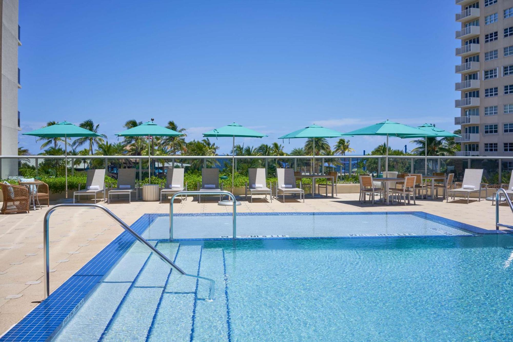 Tru By Hilton Pompano Beach Pier Exterior photo